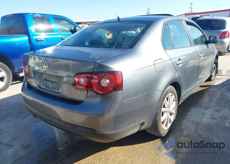 2010 Volkswagen Jetta Limited Edition z USA, uszkodzony, nr VIN 3VWRX7AJ1AM157440